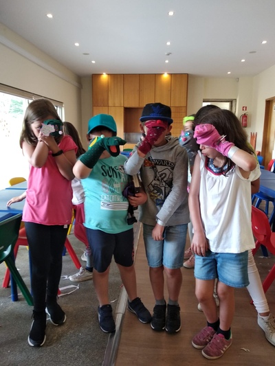 Fantoches - História a Meias Fantoches - História a Meias