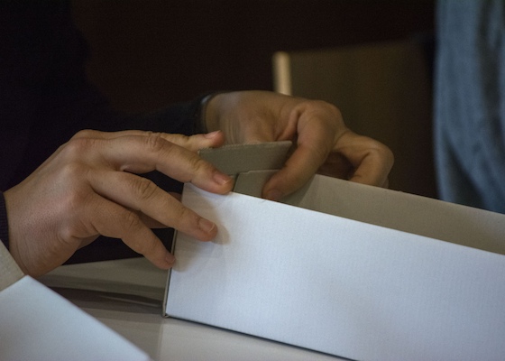 Teatro em Miniatura - Lambe Lambe Teatro em Miniatura - Lambe Lambe