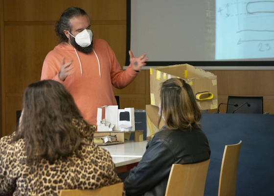 Miniature Theater - Lambe Lambe Miniature Theater - Lambe Lambe